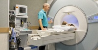 <b>Скидка до 61%.</b> Магнитно-резонансная томография и прием у невролога или вертебролога в подарок в лечебно-диагностическом центре томографии имени Н. И. Пирогова