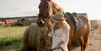<b>Скидка до 30%.</b> Экскурсия на конюшню или фотосессия от конного парка «Клевер»