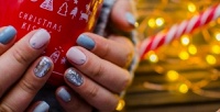 Женский комбинированный или аппаратный маникюр с однотонным покрытием ногтей гель-лаком от студии красоты «Золотистый локон» (600 руб. вместо 1250 руб.)