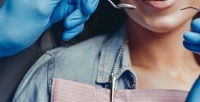 <b>Скидка до 75%.</b> Гигиена полости рта или лечение кариеса в стоматологической клинике DenTra Clinic