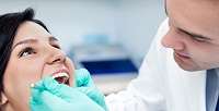 <b>Скидка до 76%.</b> Ультразвуковая чистка зубов или лечение кариеса с установкой пломбы в клинике «Новая улыбка»