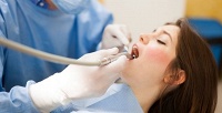 Лечение кариеса, восстановление или чистка зубов в клинике «Ниармедик». <b>Скидка до 83%</b>