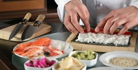 Посещение мастер-класса для одного либо двоих в школе суши-мастерства «Суши повар». <b>Скидка до 78%</b>