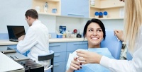 Протезирование и лечение 1 или 2 зубов в медицинском центре «Лора-дент». <b>Скидка до 70%</b>