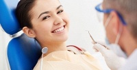 Лечение кариеса любой сложности или УЗ-чистка зубов в клинике «Евродент». <b>Скидка до 85%</b>