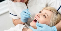УЗ-чистка полости рта с полировкой и другие услуги в стоматологии на Бородина. <b>Скидка до 86%</b>