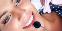 Лечение кариеса и УЗ-чистка зубов в стоматологии «Омега-Дент». <b>Скидка до 86%</b>