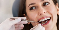 <b>Скидка до 77%.</b> Гигиена полости рта или отбеливание зубов в стоматологии «Кварцит»
