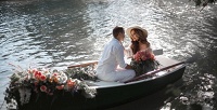 Романтическое свидание на лодке с игристым напитком, чаем и фруктовой тарелкой от компании Prokatoffkrd (2750 руб. вместо 5500 руб.)