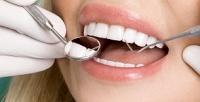 <b>Скидка до 53%.</b> Комплексная чистка или отбеливание зубов в клинике доктора Семениченко