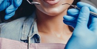<b>Скидка до 62%.</b> Профессиональная гигиена полости рта, лечение кариеса, установка пломбы или реставрация зубов в семейной стоматологии «Медсемьядент»