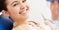 <b>Скидка до 70%.</b> Ультразвуковая чистка зубов по системе AirFlow, лечение кариеса, установка пломбы, эстетическая реставрация в стоматологической клинике «Доверие»