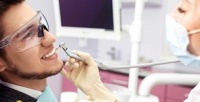 <b>Скидка до 82%.</b> Гигиеническая чистка зубов или лечение кариеса в стоматологической клинике «Лотос Клиник»