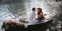 Романтическое свидание на лодке с игристым напитком, чаем и фруктами от компании Prokatoffkrd (2750 руб. вместо 5500 руб.)