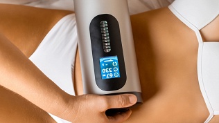 <b>Скидка до 50%.</b> 1 или 3 месяца безлимитного посещения сеансов роликового массажа с термокомпрессией в салоне косметологии и массажа Oma Clinic со скидкой 50%