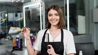 <b>Скидка до 30%.</b> Мужская или женская стрижка, уход, окрашивание в салонах красоты Beauty и «Стиль»