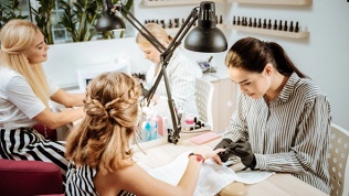 <b>Скидка до 53%.</b> Маникюр и педикюр с покрытием гель-лаком в студии маникюра Artnail Studio