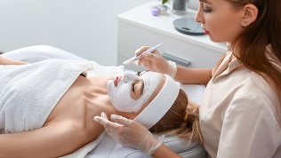 <b>Скидка до 32%.</b> Комбинированная, ультразвуковая или механическая чистка, пилинг лица в студии маникюра Hope Nails