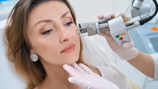 <b>Скидка до 36%.</b> Лазерное удаление сосудистых звездочек или сосудистой сетки, омоложение лица или SMAS-лифтинг в клинике ASmed Beauty Clinique