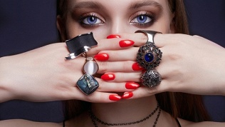 <b>Скидка до 30%.</b> Маникюр и педикюр с покрытием гель-лаком у специалиста по маникюру Марины