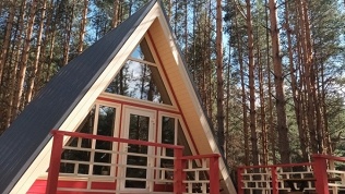 <b>Скидка до 30%.</b> Трехдневный отдых на месте слияния трех рек в треугольных домах с пользованием мангальной зоной в загородном глэмпинге CampFalcon