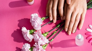 Маникюр и педикюр с покрытием гель-лаком в салоне красоты Natali-Color