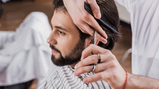 <b>Скидка до 30%.</b> Мужская стрижка и моделирование бороды, коррекция воском в барбершопе «Блэк Даймонд»