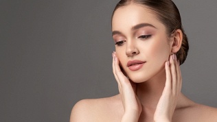 <b>Скидка до 34%.</b> Инъекции ботокса, коррекция зоны лица, сеанс биоревитализации, мезотерапии или плазмотерапии, подтяжка кожи мононитями в клинике эстетической медицины ASmed Beauty Clinique