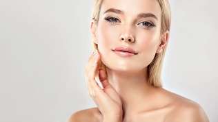 <b>Скидка до 62%.</b> Ультразвуковая, мануальная, комбинированная или вакуумная чистка, вакуумный гидропилинг Hydrafacial либо пилинг лица в студии «Сияние кожи»