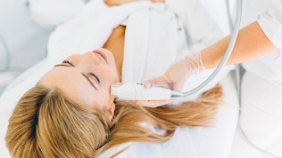 <b>Скидка до 73%.</b> SMAS-лифтинг в студии «Вакс рум»