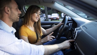 <b>Скидка 30%.</b> Полный курс обучения вождению транспортных средств категории В от сети автошкол «Автокурс» (38 430 руб. вместо 54 900 руб.)