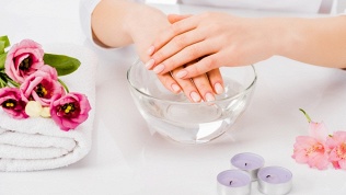 <b>Скидка до 70%.</b> Маникюр и педикюр с покрытием гель-лаком от мастера Тахиры Алыевой