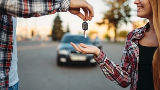 <b>Скидка 30%.</b> Полный курс теории и практические занятия по вождению автомобиля с механической или автоматической коробкой передач от учебного центра «Мир»