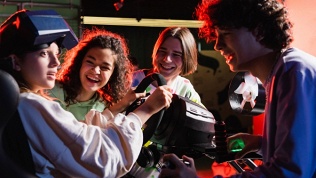 <b>Скидка до 50%.</b> Управление автосимулятором в клубе автосимуляторов «Отсечка»