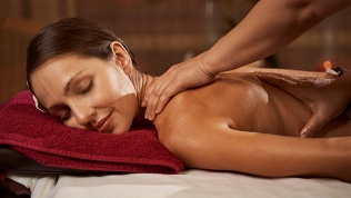 <b>Скидка до 33%.</b> Сеансы массажа в студии красоты «В потоке жизни»