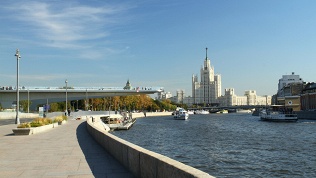 <b>Скидка до 50%.</b> Билет на речную круговую прогулку по Москве-реке от парка «Зарядье» на теплоходе от СК «Речные линии»