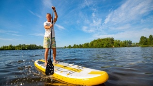 <b>Скидка до 30%.</b> Прогулка на SUP-борде или катамаране по Клязьминскому водохранилищу от яхт-клуба «Парусник»