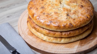 <b>Скидка до 50%.</b> Сет из осетинских пирогов или пицц от пекарни Pirog Star