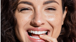 <b>Скидка до 52%.</b> Комплексная процедура гигиенической чистки зубов в стоматологической клинике White Star