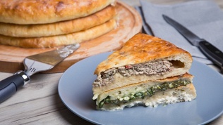 <b>Скидка до 55%.</b> Сет из осетинских пирогов с подарком от пекарни «Вершина вкуса»