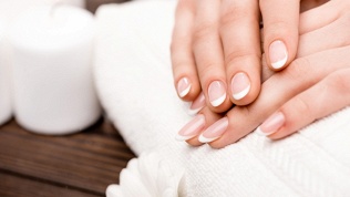 <b>Скидка до 52%.</b> Маникюр и педикюр с покрытием гель-лаком в ногтевой студии BVG