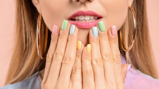 <b>Скидка до 31%.</b> Маникюр и педикюр с покрытием гель-лаком в студии мастера Антонины Дреминой