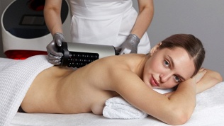 <b>Скидка до 91%.</b> Абонемент на 1 или 3 месяца безлимитного посещения сеансов роликового массажа с термокомпрессией в салоне «Ньютон»