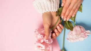 <b>Скидка до 31%.</b> Маникюр и педикюр с покрытием гель-лаком в сети студий NaPravo