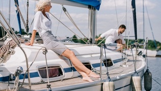 <b>Скидка до 35%.</b> Обучение управлению и прогулка на парусной яхте или романтическое свидание от яхт-клуба «Шкипер»