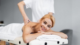 <b>Скидка до 53%.</b> До 7 сеансов массажа в центре здоровья и красоты «Лукреция»