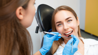 <b>Скидка до 31%.</b> Гигиена полости рта в семейной стоматологии «Эльклиник»