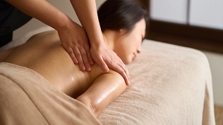 <b>Скидка до 53%.</b> Сеансы массажа в студии стиля «Тоника»