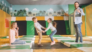 <b>Скидка до 30%.</b> Праздник в банкетной комнате с входными билетами в ТРЦ «Спектр» в парке развлечений Joki Joya