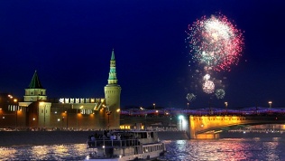 <b>Скидка до 10%.</b> Речная прогулка с просмотром салюта на 9 Мая на теплоходе «Легенда» с ужином, живой музыкой и дискотекой на борту от СК «Мосфлот»